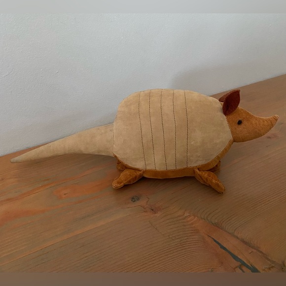 Vintage Lady Slipper Designs armadillo - Picture 2 of 8